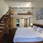 Cromwell International Hotel