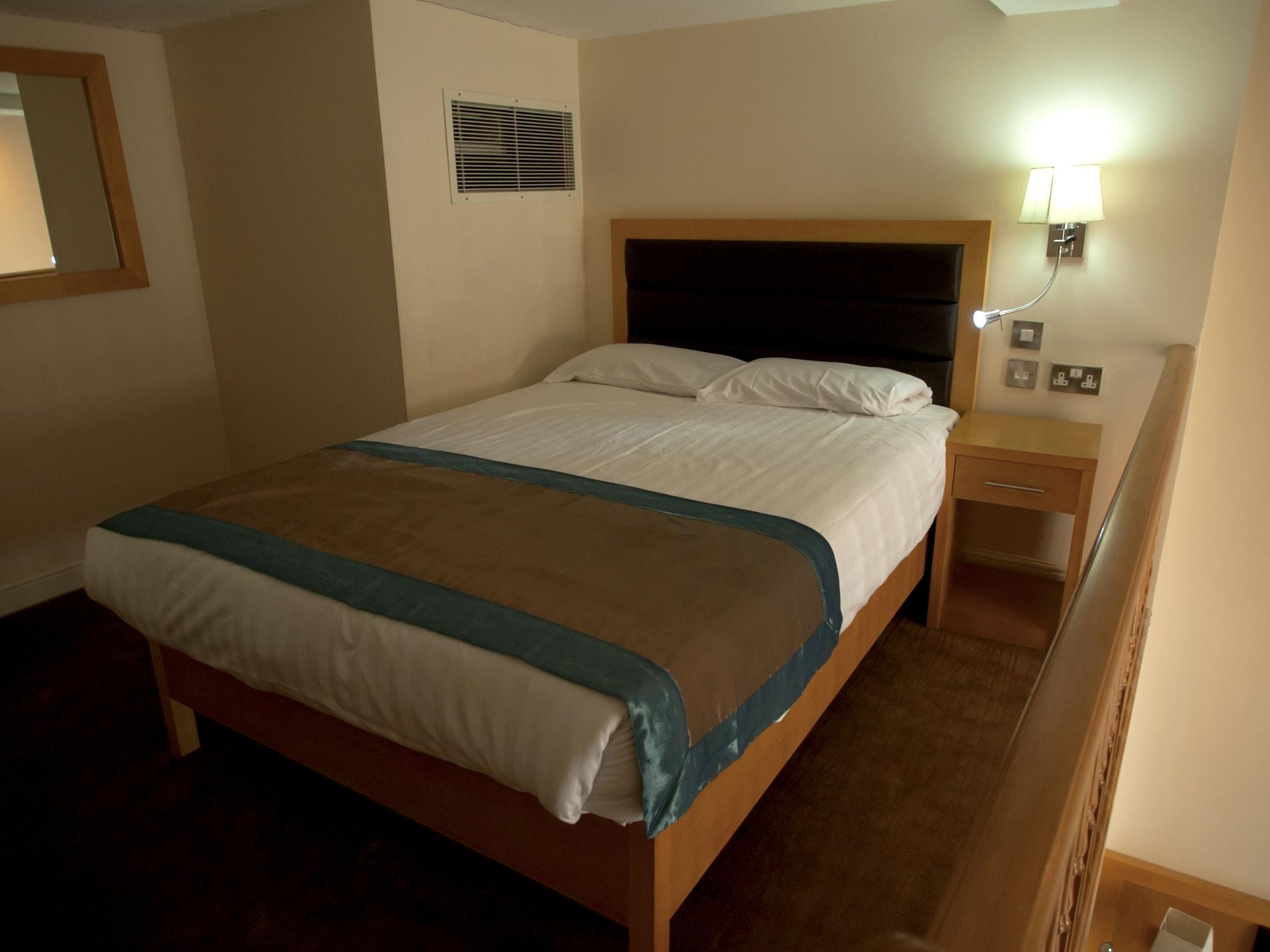 Cromwell International Hotel 3*