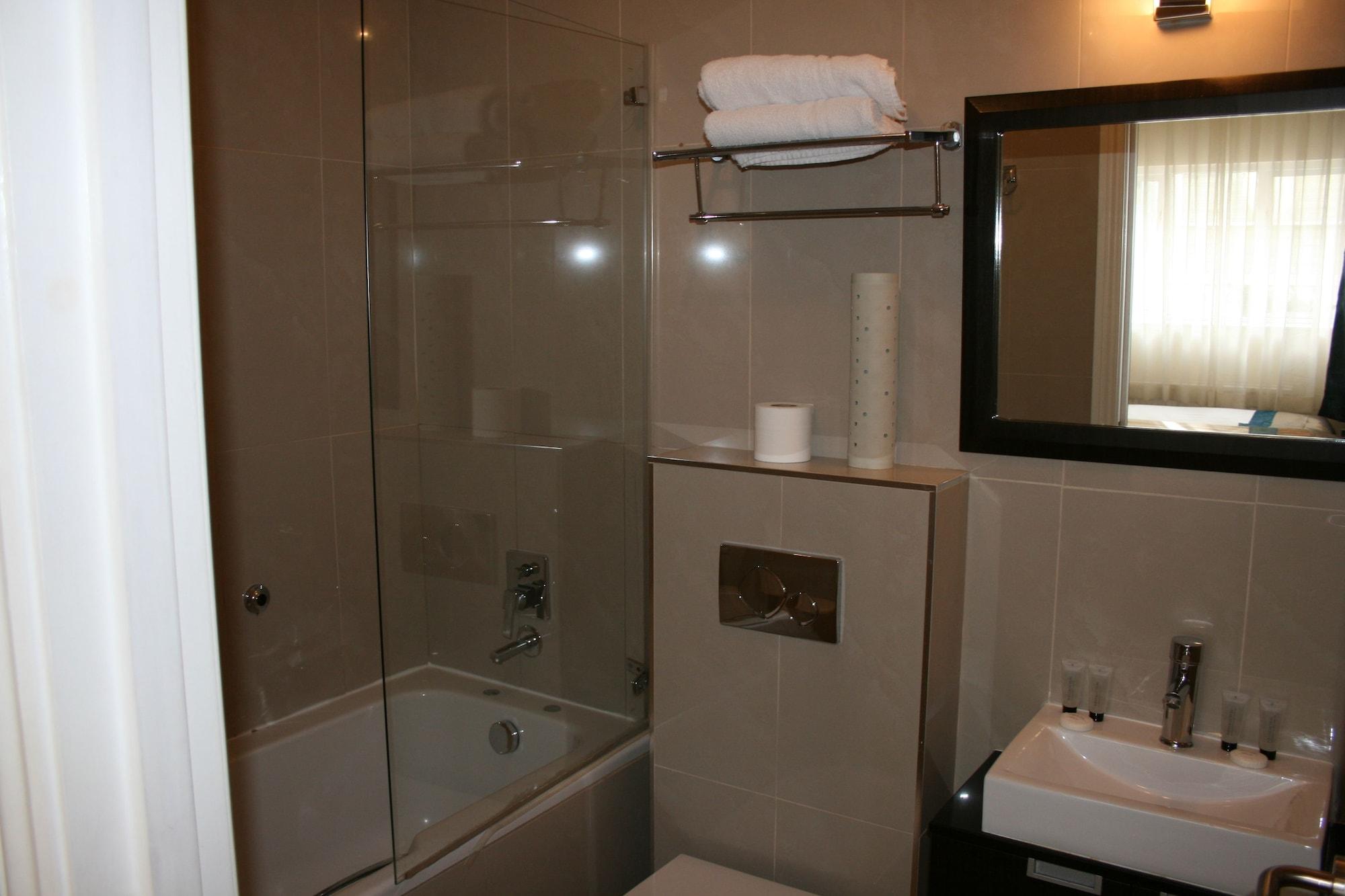 Hotel Cromwell International