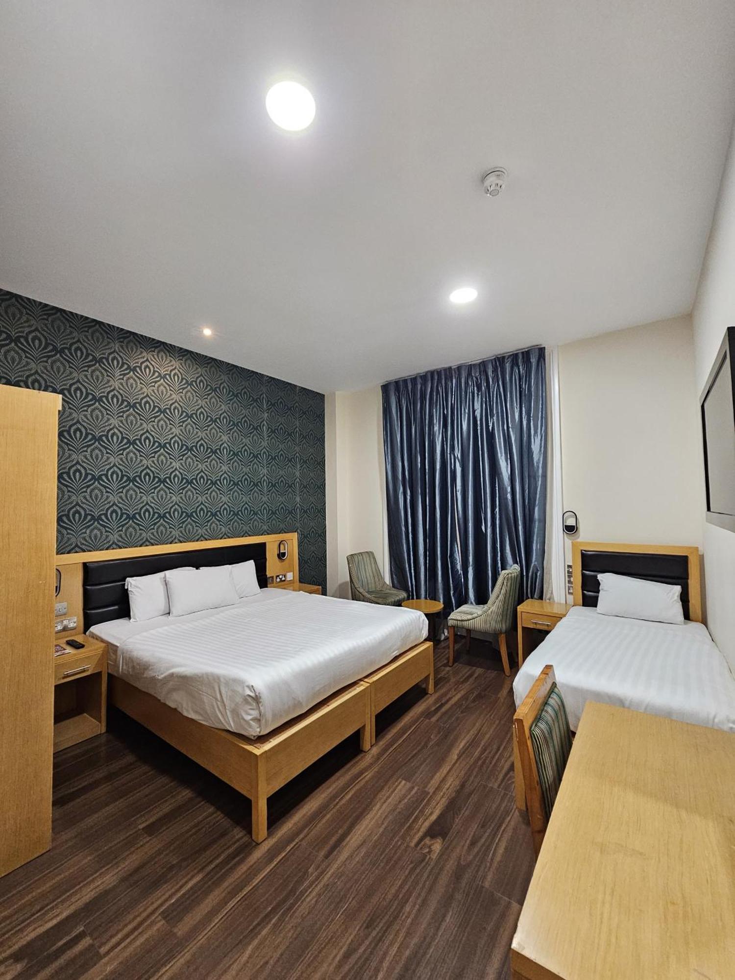 Hotel Cromwell International 3*